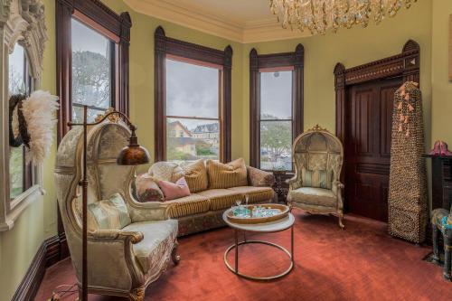 a living room with a couch and a table at Pinc Lady Mansion in Eureka