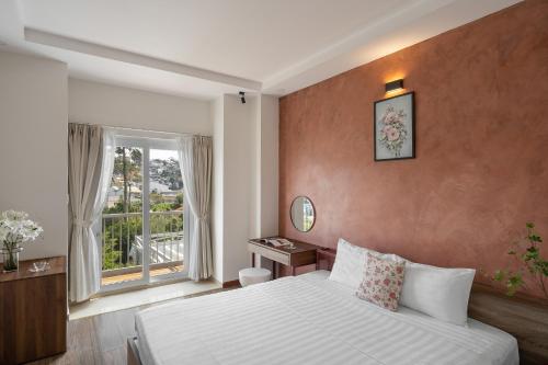 Postel nebo postele na pokoji v ubytování Hong Mon Villa