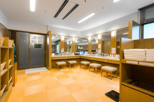 a dressing room with stools and a counter at Hakuba Tokyu Hotel in Hakuba