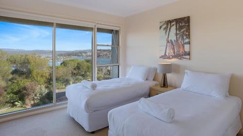 Un pat sau paturi într-o cameră la Sapphire Views