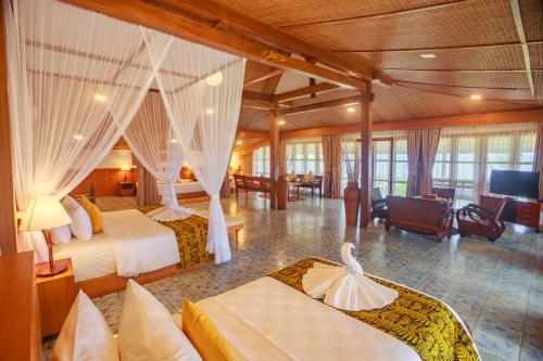 Postel nebo postele na pokoji v ubytování Villa So Long Banyuwangi - Ijen