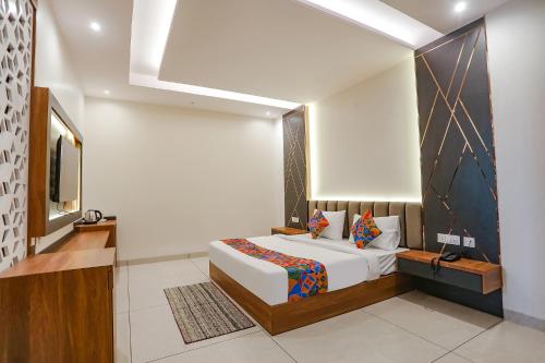 Ένα ή περισσότερα κρεβάτια σε δωμάτιο στο FabHotel Royale 116