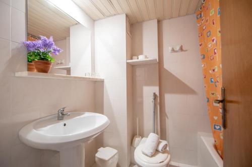 Kylpyhuone majoituspaikassa Ikaros hotel