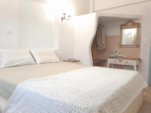 Ένα ή περισσότερα κρεβάτια σε δωμάτιο στο Sunset Suites 'Annada