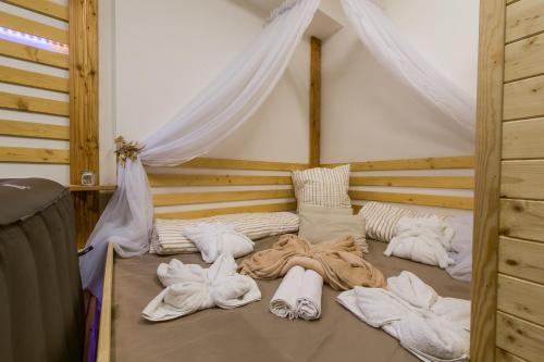 A bed or beds in a room at Private Relax Armonia Wellness Apartment