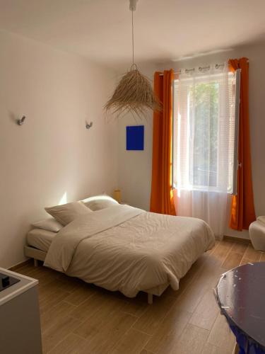 Posteľ alebo postele v izbe v ubytovaní Studio neuf et lumineux - Ajaccio centre - Place Miot/Albert 1er