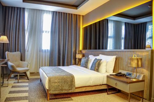 a hotel room with a bed and a desk and a chair at Four Mansions Hotel in Kayseri