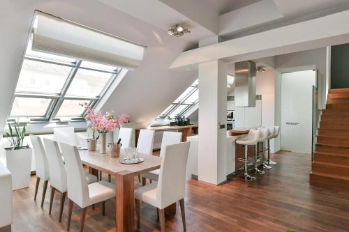 LUXURY CENTRAL PENTHOUSE WITH SAUNA, TERRACE, 250m2, 5BDRM, 3BTHRM