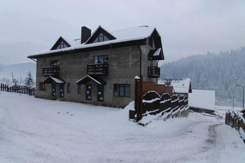 Буковеньки гостинний дім та котеджі durante o inverno