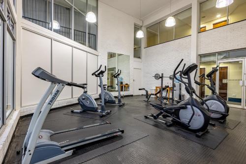 Fitness centrum a/nebo fitness zařízení v ubytování African Sky Newcastle Inn