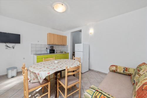 Gallery image of Aparthotel Vila Danica in Dobropoljana