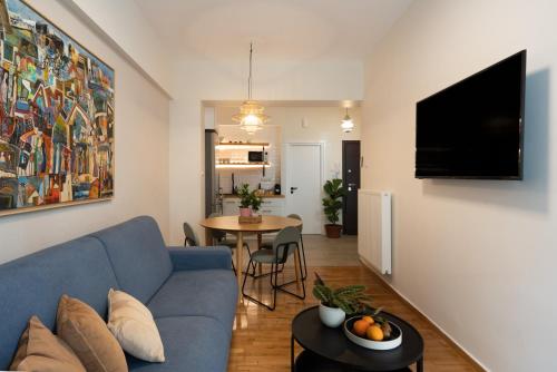 Adela's Apartment BR & LR Next to Metro and 20' From Acropolis