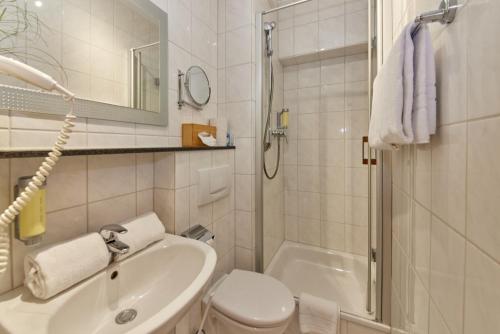 a bathroom with a sink and a toilet and a shower at Moselhaus Weiskopf in Bernkastel-Kues