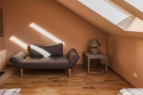 a living room with a couch and a lamp at Jeżowa Woda Ośrodek Wypoczynkowy Palmiarnia i SPA in Przyszowa