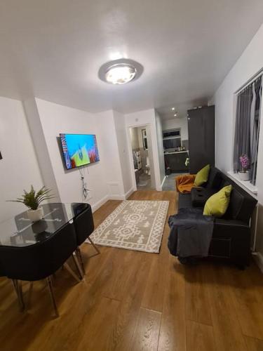 אזור ישיבה ב-Luxury one bedroom flat