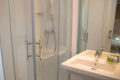 Ένα μπάνιο στο Hab Urban Hostel
