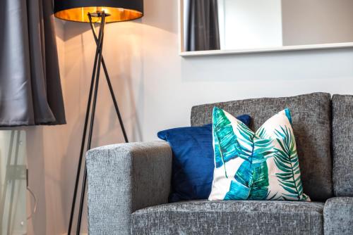 Apartment Fifteen Staines Upon Thames - Free Parking - Heathrow - Thorpe Park
