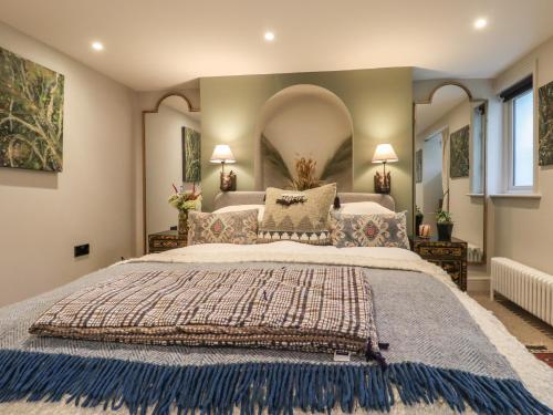 a large bedroom with a large bed with an arched ceiling at Artists Hideaway in Battle