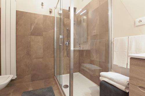 a shower with a glass door in a bathroom at Goethe Dépendance in Agrigento