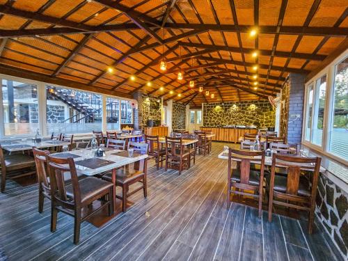 Restaurace v ubytování Le Yercaud