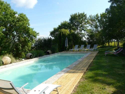 Charming maisonette, with swimming pool, view of the countryside and the Pyrenee