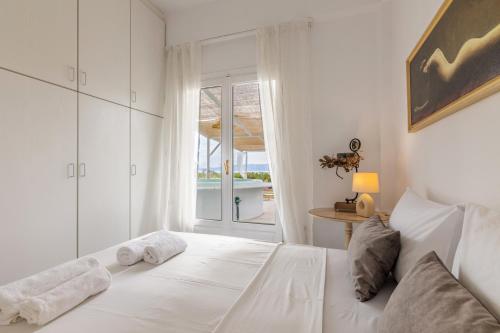The White Cycladic Style Apt with Plunge Pool