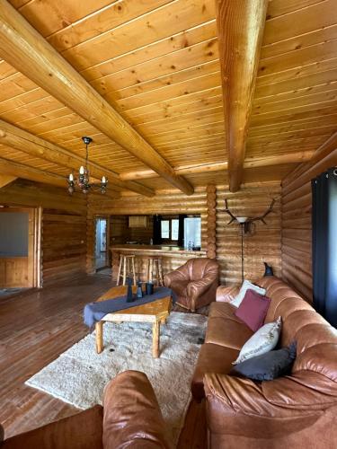 a living room with a couch and a table at Après CHALET in Comandău