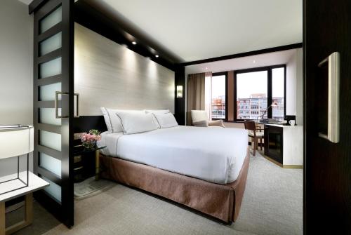 Кровать или кровати в номере Melia Barcelona Sarriá
