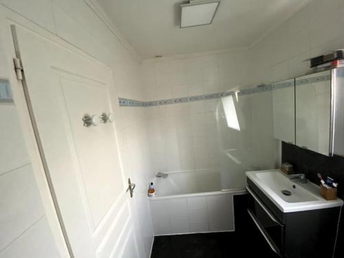 Et badeværelse på Appartement secteur Beaulieu