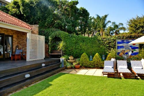 Taman di luar Annie's Boutique Guesthouse and Garden Spa