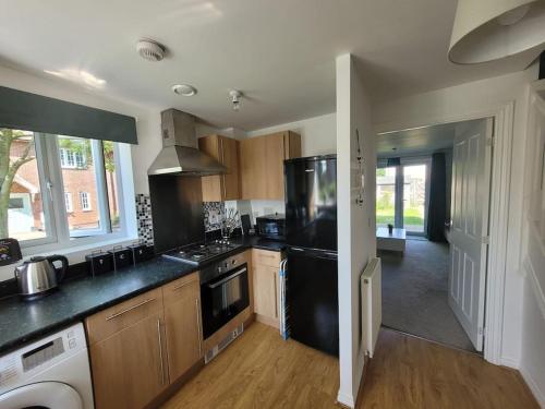 Kuchyň nebo kuchyňský kout v ubytování Kensington House- The Perfect home for contractor stays