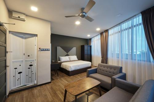 Giường trong phòng chung tại SkyCity Motel Pulau Ketam