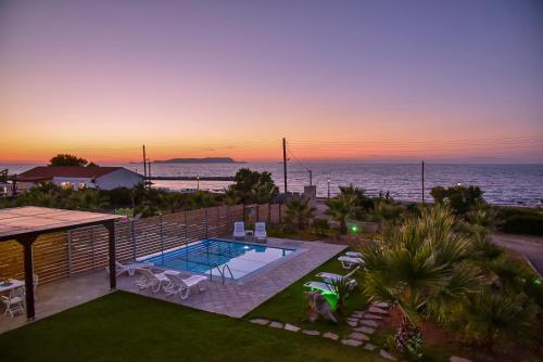 Mariza's Beachfront Apartment with Swimming Pool
