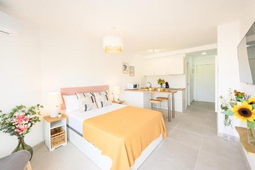 Fuengirola Sun Studio with terrace 9th floor by 10ToSea