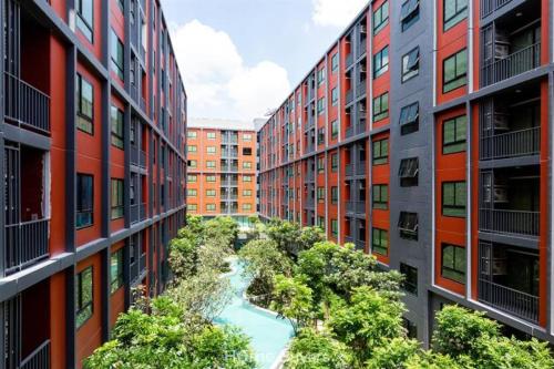 a view of a river between two buildings at Monte Rama 9 near JodFair Market Condo in Bangkok