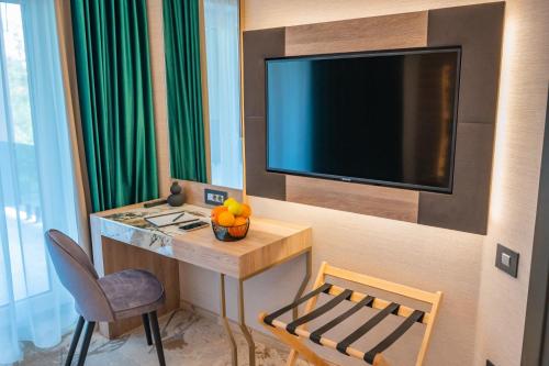 Hotel Codrişorにあるテレビまたはエンターテインメントセンター