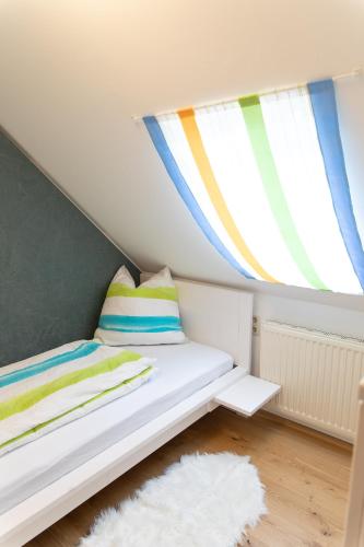 a small room with a bed and a window at Haus Rosy Ferienwohnung in Stubenberg