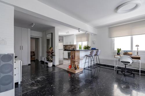 The Black Marble - Sea View, 2BR, 2BA in Paleo Faliro