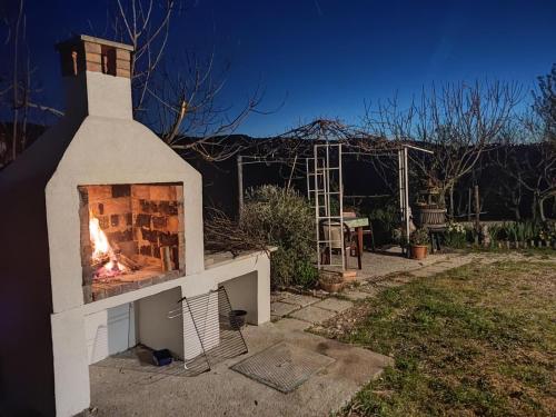 a brick oven with a fire in it in a yard at Apartman Monte Rudina in Motovun