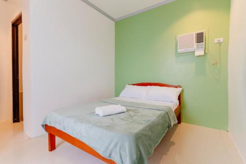 Postel nebo postele na pokoji v ubytování Kawayan Hostel