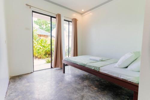 Postel nebo postele na pokoji v ubytování Kawayan Hostel