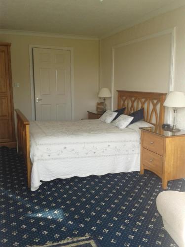 a bedroom with a large bed with two pillows on it at Groeslon Ty Mawr B & B in Llanddeiniolen