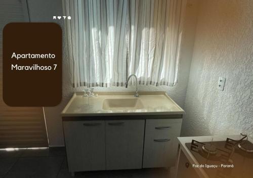 a bathroom with a sink and a window at APARTAMENTO MARAVILH... 7 in Foz do Iguaçu