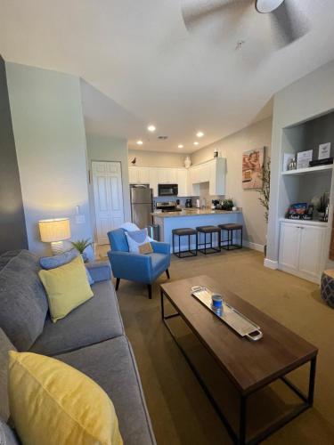 Dapur atau dapur kecil di 1 BR Condo Pool Hot Tub Sleeps 4 Views
