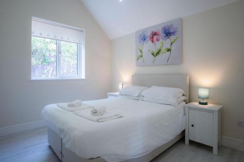 Postel nebo postele na pokoji v ubytování Bluebird - 2 Bedroom Apartment - Pendine