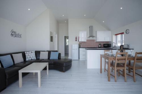 Campbell - 2 Bedroom Apartment - Pendine – Photos 2