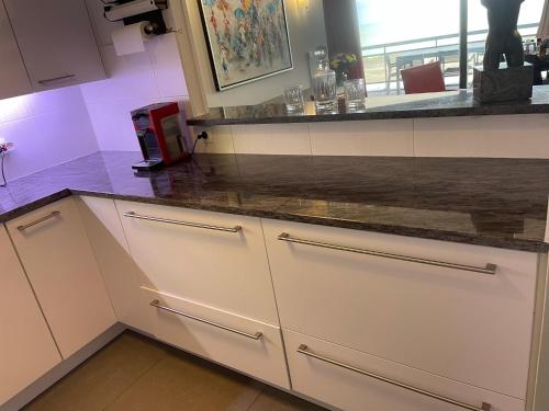 Dapur atau dapur kecil di Bristol Palace Seaview 7e verdieping, 30 meter van strand