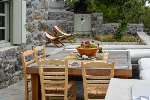 Imagen de la galería de Stone House Siga Siga. Enjoy Serenity & Privacy, en Mandrákion