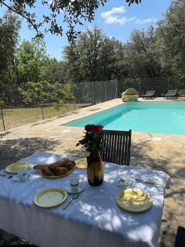 Lac de sainte croix maison en pierre avec piscine