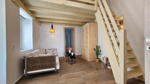 Ruang duduk di Plaka Philoxenia Apartments